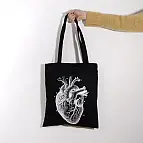 Un sac fourre-tout au design intense