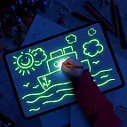 PintaFluo, le tableau noir pour dessiner avec la lumière