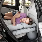 Se reposer n'importe où avec le matelas gonflable pour la voiture