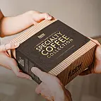 Un coffret cadeau avec sept cafés spéciaux