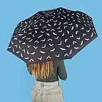 Le parapluie a un drôle de motif