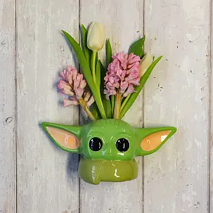 Vase mural en forme de Baby Yoda