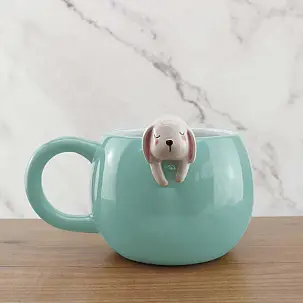 Mug avec lapin à l'extérieur