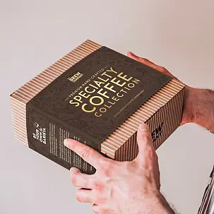 Coffret cadeau avec sept cafés spéciaux en grains