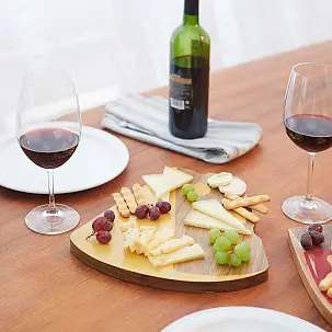 Planche à fromage en forme de Gruyère