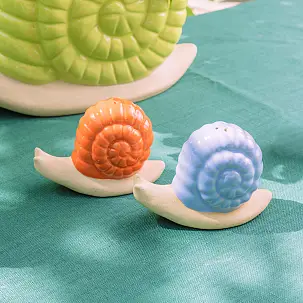 Salière et poivrière en forme d'escargot