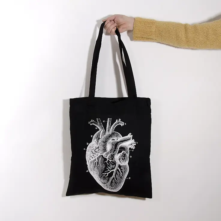 Un sac fourre-tout au design intense