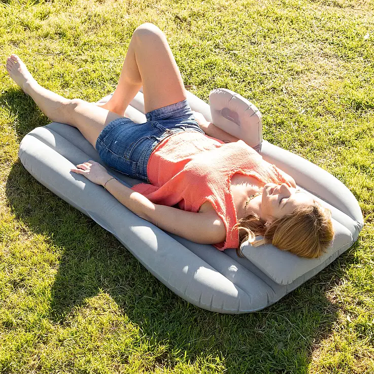 Il peut également être utilisé en dehors de la voiture : dans le jardin, au camping, sur la plage...